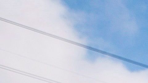 Línea de autos cerca de un banco de alimentos en Anaheim, California.