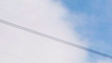 Línea de autos cerca de un banco de alimentos en Anaheim, California.