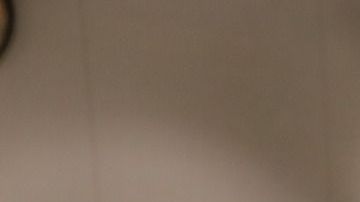 Una almohada de color pastel que contraste con tu estancia, puede hacer un gran cambio.