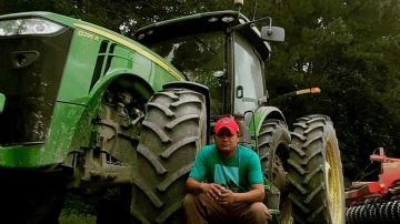 Gilberto Jiménez, un trabajador agrícola en los campos de Carolina del Norte