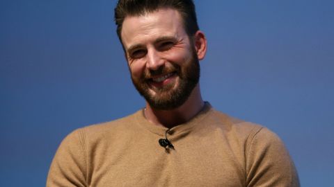 Chris Evans vive una perruna cuarentena.