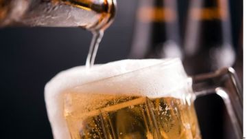 La cerveza puede hacer más llevadero el encierro, señalan comerciantes mexicanos.