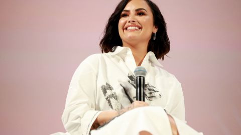 Demi Lovato curó las heridas por la muerte de su perro, sumando uno nuevo a su familia.