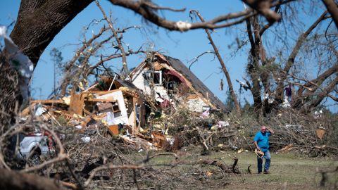 Los tornados de la semana pasada causaron al menos 36 muertos en la región.