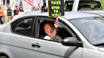 La presión del presidente Trump de reducir restricciones ha desatado protestas en algunos estados, como Pensilvania.