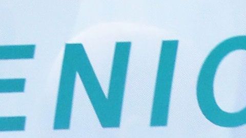 Un paciente es trasladado en el Centro Médico Maimonides de Brooklyn, Nueva York.