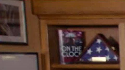 Roger Goodell encabezó la ceremonia del Draft desde el sótano de su casa.