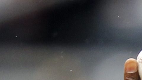 El lanzador de los Fubbon Guardians golpeó al segunda base Yen-Wen Kuo de los Rakuten Monkeys.