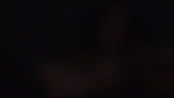 Balón de básquetbol y canasta