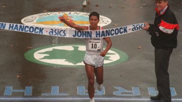 El maratonista mexicano estuvo acompañado a la distancia de diversas personalidades.