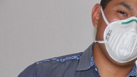 Gabriel Solano y Brecidey Robrero, parte del equipo que actualmente trabaja en la repartición de alimentos.