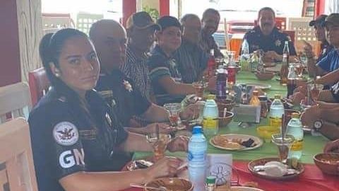 Reunión de integrantes de la GN con presuntos criminales.