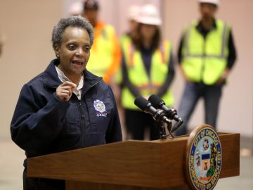 La alcaldesa de Chicago Lori Lightfoot habla sobre el plan de seguridad para el fin de semana festivo este 4 de julio.