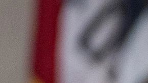 Neil Cordova interpreta con señas sobre el coronavirus. (Cortesía/Condado de Los Ángeles)