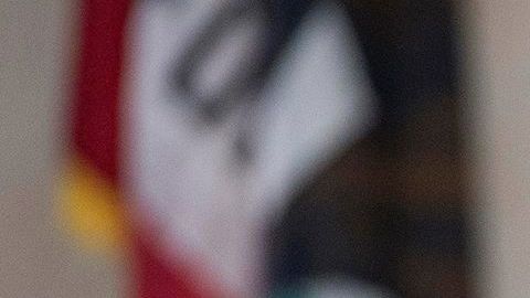 Neil Cordova interpreta con señas sobre el coronavirus. (Cortesía/Condado de Los Ángeles)