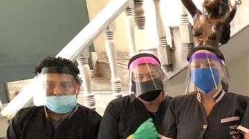Surgen más apoyos a médicos mexicanos.