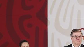 La firma del acuerdo entre el gobierno de AMLO y hospitales privados.