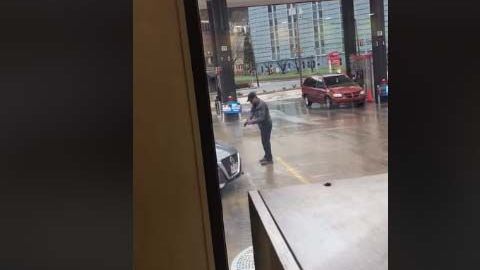 Un cliente de la gasolinera la emprendió a tiros  contra otro en  Pennsylvania.