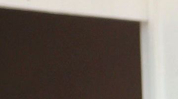 empleado de una funeraria mostrando los protocolos de seguridad sanitaria para tratar a pacientes que murieron por la pandemia del COVID-19