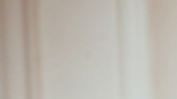 Los primeros dientes salen alrededor de los 6 y los 12 meses.