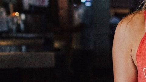 Camarera-mesera-Elevate-Pexels