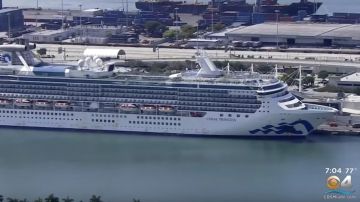 Imagen aérea de la llegada del crucero Coral Princess al Puerto de Miami.