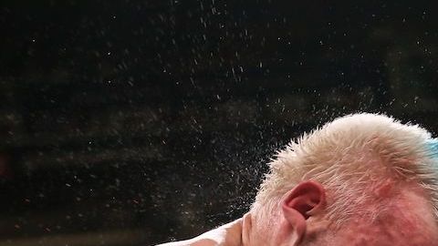 Chávez recibe castigo de Jacobs. La pelea duró 5 rounds.