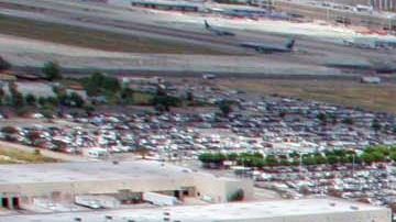 El descenso del tráfico en las autopistas, ha hecho que muchos conductores excedan límites de velocidad. (La Opinión).