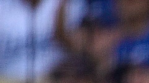 Yasiel Puig reacciona tras batear un hit productor para los Dodgers.