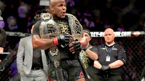 Daniel Cormier ostentó en 2018 los cetros de semicompleto y completo del UFC.