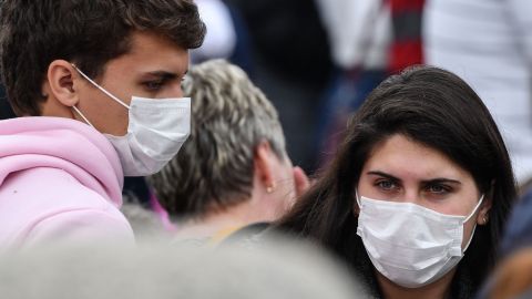 El uso de mascarillas ayudaría a reducir los contagios.