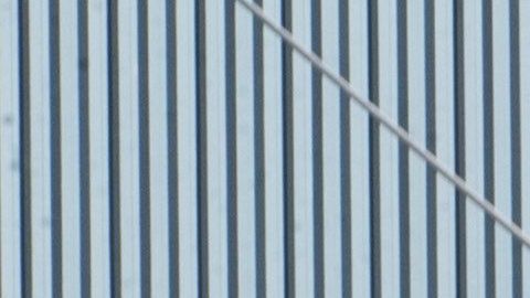 Personal militar sale del CenturyLink Field, de los Seattle Seahawks, tras montar un hospital en las instalaciones.