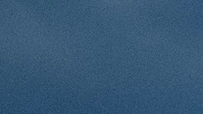 El Empire State Building se ilumina con una "sirena" blanca y roja en su mástil para rendir homenaje a los trabajadores médicos que luchan contra el  coronavirus el 1 de abril de 2020 en Nueva York.