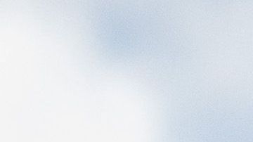 La modista Flor Hernández vende mascarillas en una calle de Los Ángeles, California después de perder su trabajo.