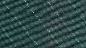 Un cadáver es sacado de un hospital en Brooklyn.