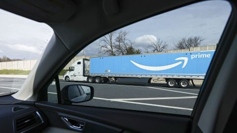 El año pasado el Amazon Prime Day duró 48 horas en el mes de julio logrando ventas superiores a los $2,000 millones de dólares.