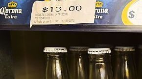Botellas de la cerveza Corona.