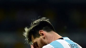 Messi vomitó durante el vuelo a San Juan porque sufrió de mareo.