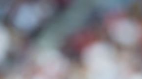 Ronaldinho pasa por un momento complicado... hasta en la cancha.