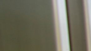 Emma Coronel con sus hijas en una de las visitas a la Corte de Brooklyn.