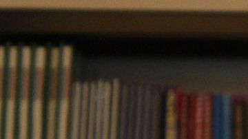 Armen competencia de correr con un libro en la cabeza. Si se les cae, vuelvan al punto de salida.