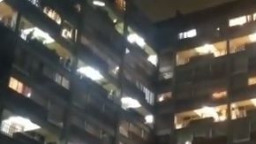 Los vecinos dedican canción a personal de salud.