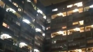 Los vecinos dedican canción a personal de salud.