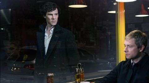 Benedict Cumberbatch (izq.) es Sherlock Holmes y Martin Freeman (der.) John Watson en la serie.