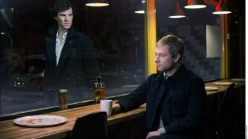 Benedict Cumberbatch (izq.) es Sherlock Holmes y Martin Freeman (der.) John Watson en la serie.