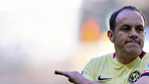 Cuauhtémoc Blanco hizo gala de varios goles de espalda en la Liga MX, (Foto: Imago7/Hugo Avila)