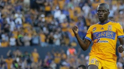 El delantero de los TIgres se solidariza con la población de su país.