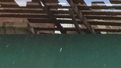 Imagen de archivo de una bodega cerrada en Nueva York.