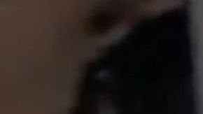 Kourtney Kardashian y Kim Kardashian pelean.