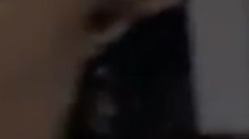 Kourtney Kardashian y Kim Kardashian pelean.